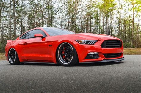 Red Slammed Coyote 5.0 Mustang | Carros