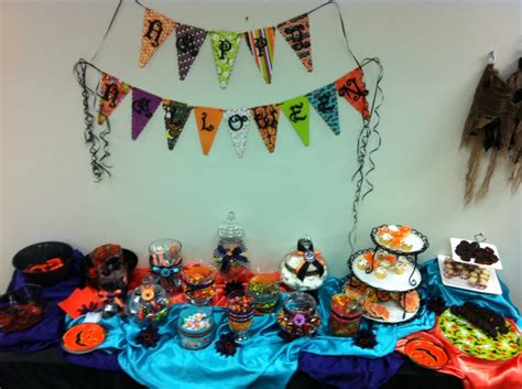 Halloween Candy Bar Buffet | Halloween candy bar, Halloween candy ...