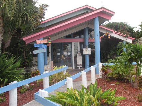 Manatee Island Bar and Grill — Florida Beach Bar