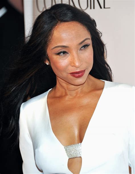 WHUR 96.3 - Singer Sade looks absolutely stunning at 58...