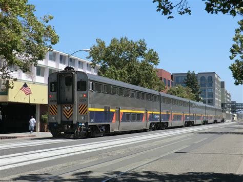 File:Amtrak California Commuter train.jpg - Wikimedia Commons