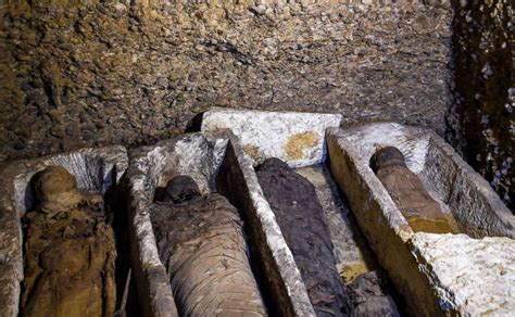 Egypt unearths more than 40 mummies in 'maze of tombs' - ABC News