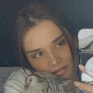 Starling ASMR - Age, Family, Bio | Famous Birthdays