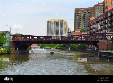 Chicago river bridge hi-res stock photography and images - Alamy