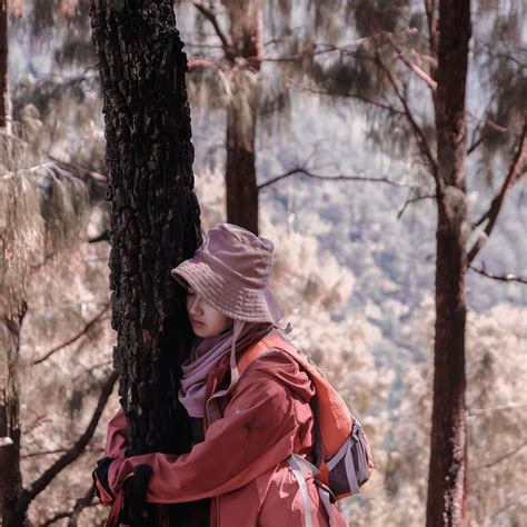 Pendaki Cantik Indonesia Penakluk Gunung, Cantiknya Ngademin. Jomblo ...