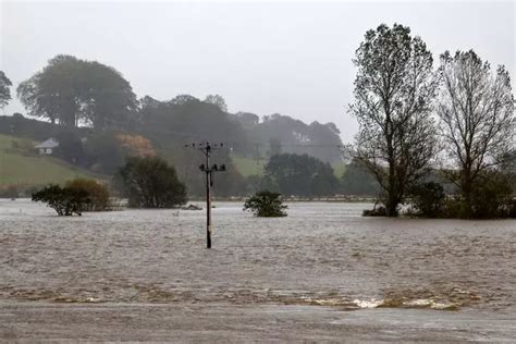 Storm Ciarán areas in Scotland to be lashed as heavy rain and wind batters UK - Daily Record