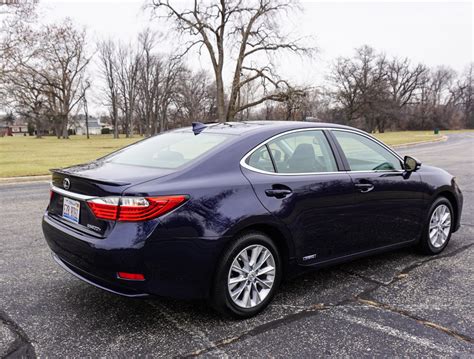 Review: 2015 Lexus ES 300h Hybrid - 95 Octane