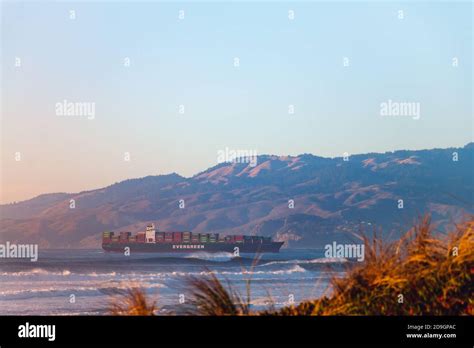 Big Waves Breaks in Northern California near San Francisco Stock Photo ...