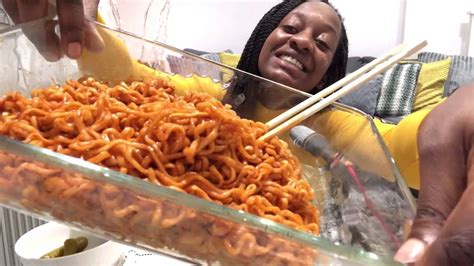 SPICY RAMEN NOODLES MUKBANG!! MY ATTEMPT TO EAT YHE WHILE PLATE!! - YouTube