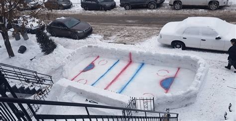 Quebec parents build amazing mini-hockey rink for kids on their street | Curated