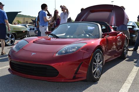 Red Tesla Roadster [4608 x 3072][OC] : r/carporn