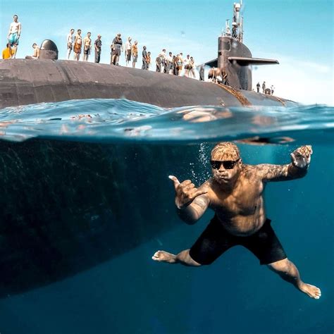 Submarine crew having a swim in the deep ocean. : u/mpaull2