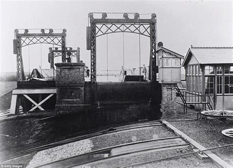 Foxton Locks Flight have been preserved as they were in their Victorian heyday | Daily Mail Online