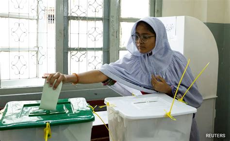 "Had EVMs Been There...": Pakistan President Amid Delay In Poll Results