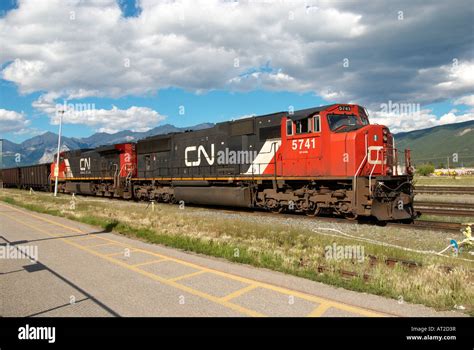 Canadian national locomotives hi-res stock photography and images - Alamy