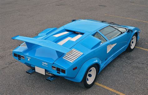 Arriba 68+ imagen lamborghini countach blue - Abzlocal.mx