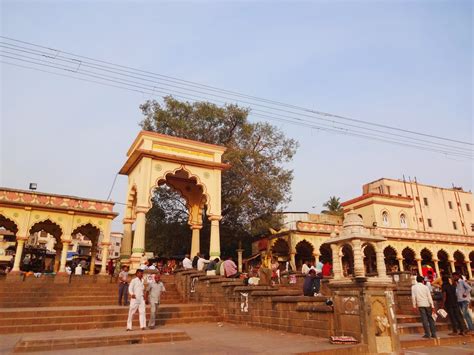 Shree Dnyaneshwar Maharaj Samadhi Mandir in Alandi, Maharshtra - Indian ...