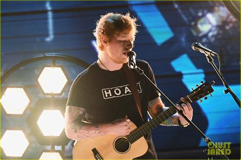 Ed Sheeran Performs 'Shape Of You' at Grammys 2017 - Watch Now!: Photo 3858692 | 2017 Grammys ...