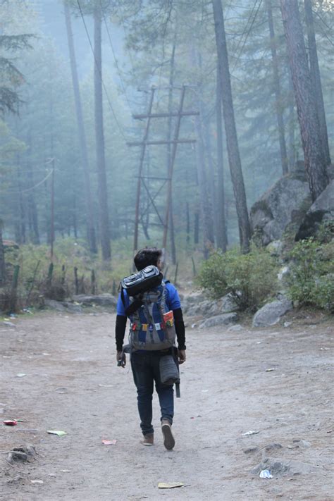 TREK WITH VACHA - Trekking in Paravati valley: Kasol