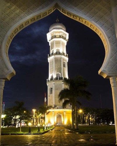 minaret of masjid raya baiturrahman banda aceh at night (photo by @risdiirawan) | Islamic ...