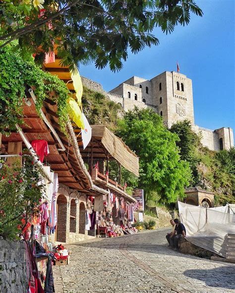 Kruja Castle and the Skanderbeg Museum - Kruja, Albania 🇦🇱 Located a short… | Europa, Lugares