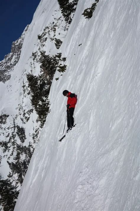 The Steepest Ski Resort Runs In Canada – Rise & Alpine