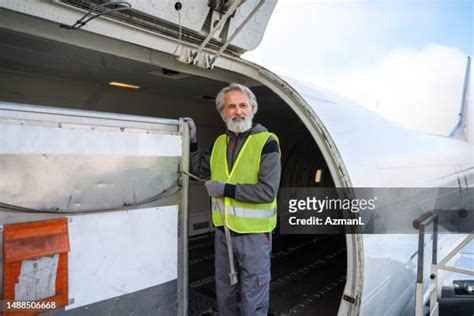 1,208 Cargo Aircraft Loading Stock Photos, High-Res Pictures, and Images - Getty Images