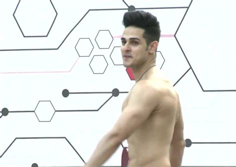 Shirtless Movies & TV : Priyank Sharma : Splitsvilla Season 10