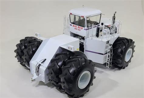 1/16 Big Bud 16V 747 4wd Tractor, 900 Horsepower Modern Edition - Daltons Farm Toys