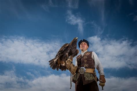 Eagle Hunters of Kyrgyzstan, Bonding with birds of prey, Golden Eagles