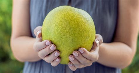 What Is Pomelo? How to Cut & Eat Pomelo for Benefits