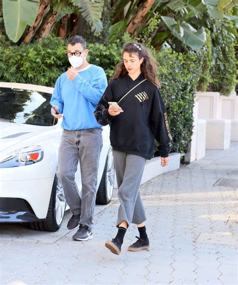 MARGARET QUALLEY and Jack Antonoff Out in Los Angeles 10/12/2021 – HawtCelebs