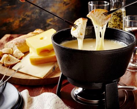 Best Swiss Cheese Fondue (Using A Blend Of 3 Cheeses)