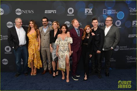 'Modern Family' Cast Celebrates Final Season at ABC Disney Upfronts ...