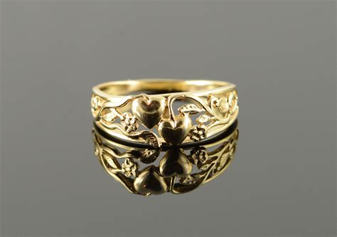 14K 2.7g Filigree Heart Cut Out Band Yellow Gold Ring, Size 9 | Property Room