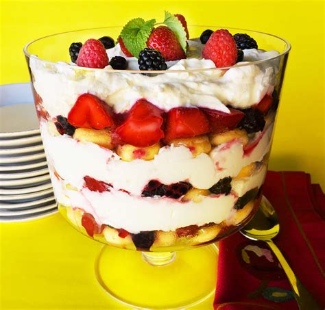 Easy Summer Berry Trifle - Hummingbird Thyme