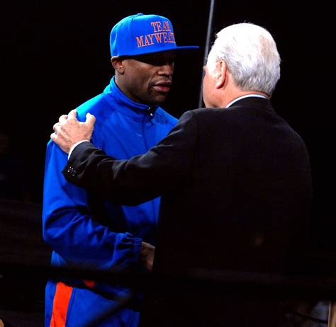 Floyd Mayweather, HBO's Larry Merchant now on speaking terms? Two embrace at weigh-in - mlive.com