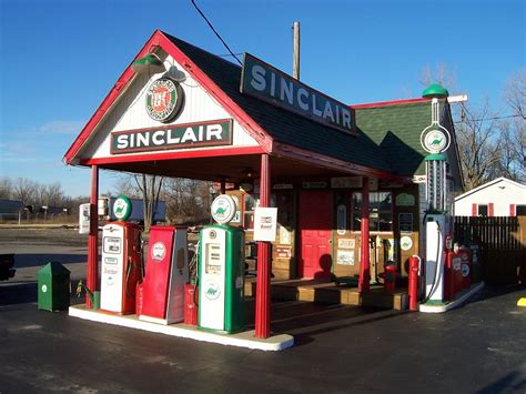 Vintage Sinclair Gas Station | Old gas stations, Gas station, Vintage ...