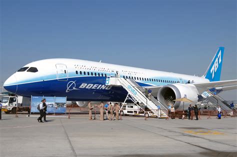 They Used a Boeing 787 Dreamliner as a Stunt Plane - Le Chic Geek