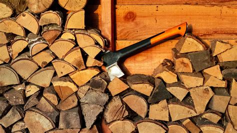 Firewood cutting tips - Survival Jack