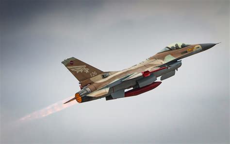 Top Aces makes a bold move bringing F-16s into contract 'Red Air' - Skies Mag