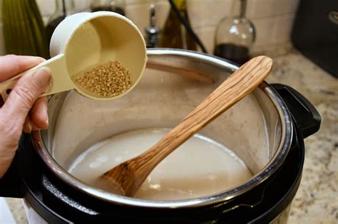 How To Cook Oatmeal in a Rice Cooker