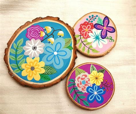 Wood slice painting spring flowers | Wood slices, Wood art, Wood slice art