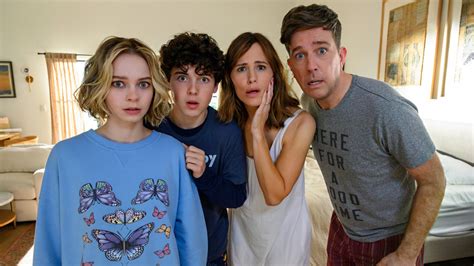 Stars of 'Family Switch' talk about new holiday comedy | king5.com