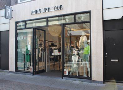 Anna van Toor - Winkelen in Tiel