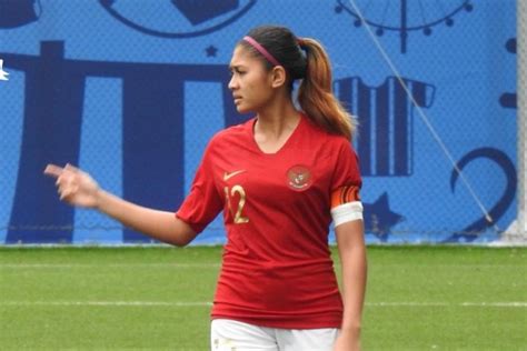 Menanti Maestro Sepak Bola Putri Indonesia - Vivagoal.com