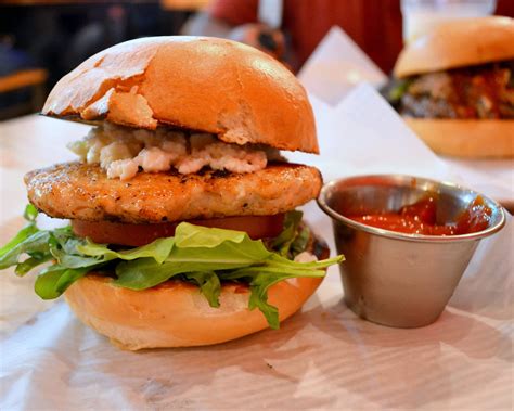 Have you been to Grub Burger in Houston? - Mommy Snippets