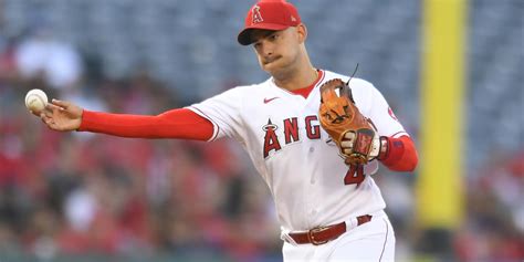 Angels release shortstop José Iglesias