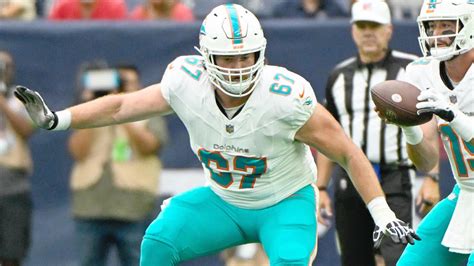 Dolphins trade veteran OL Dan Feeney to Bears for sixth-round pick, per ...