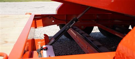 Tilt Trailer Hydraulic Dampening System - Diamond C Trailers